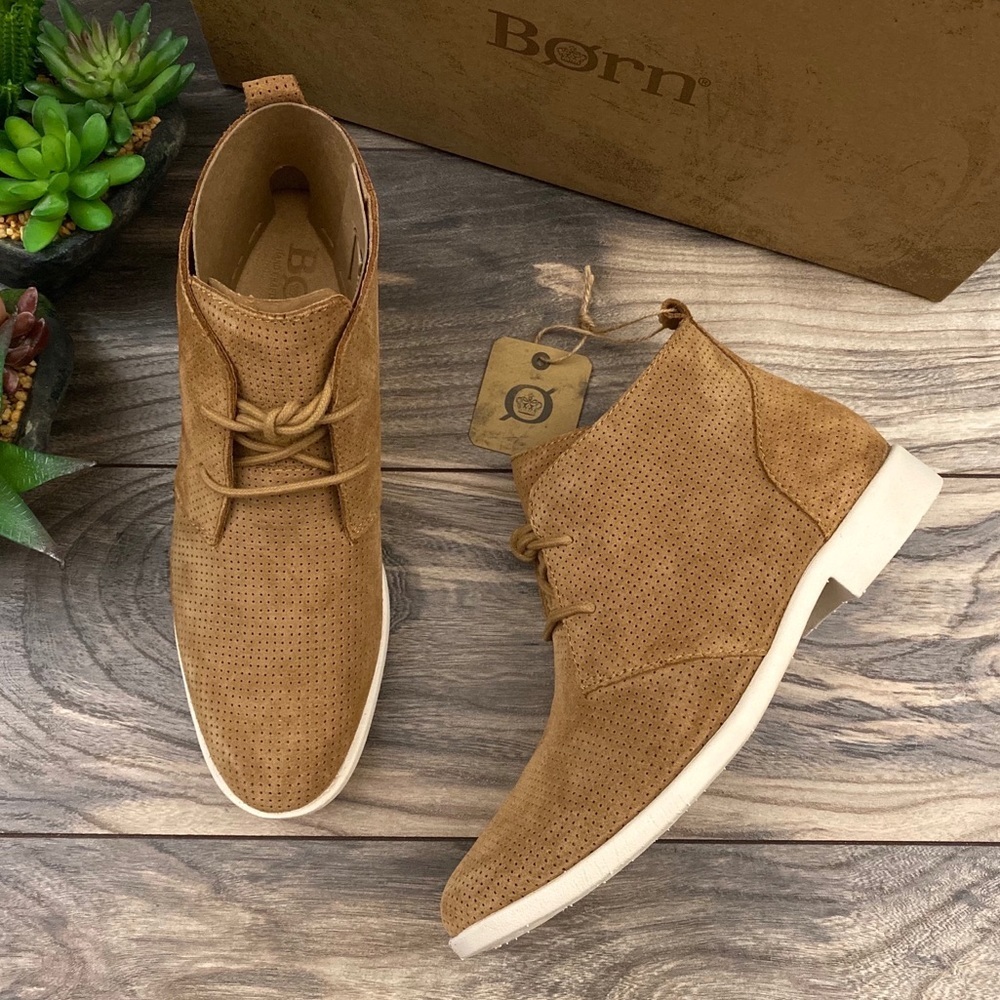 NIB Born Bazau Perforated Suede Ankle Chukka Boot